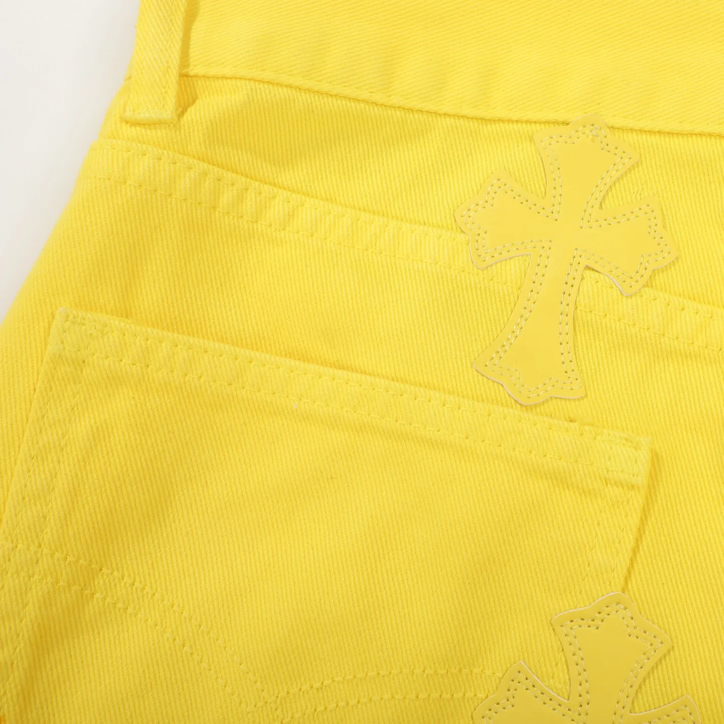 P280 Chrome hearts CH Fan Chengcheng's same style New York limited large leather label dopamine yellow jeans Special Italian cowhide printed and cut Customized sheepskin three-layer thick thread leather The whole body is spliced in heavy water washing craftsman's hand-splashed ink You can see the details Three-dimensional cutting version Loose and comfortable, not picky about the figure Make you taller and slimmer Factory Seiko Original quality control Same style for men and women Can be matched with couples Versatile recommendation Necessary jeans for all seasons Color: lemon yellow Size: s m l xl